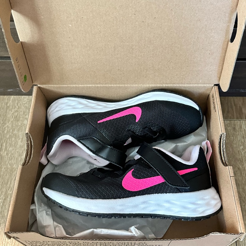 Girls size 13 Nike Revolution 6 NWT